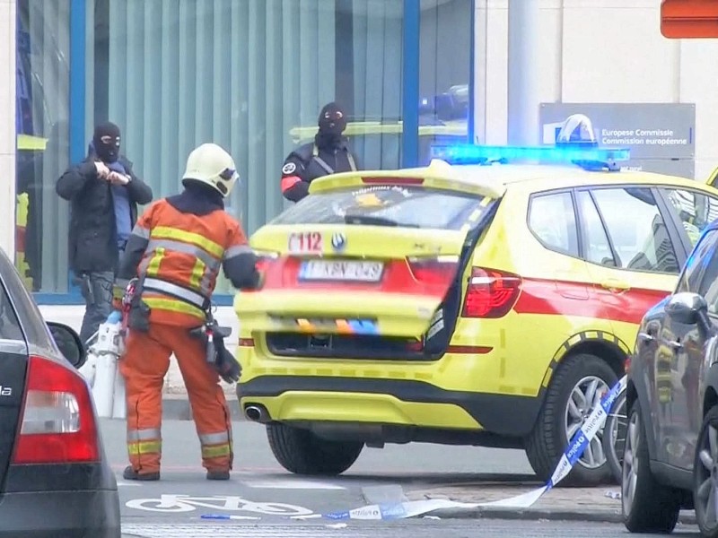 ... dass die Polizei einen verdächtigen Gegenstand gesprengt hatte.