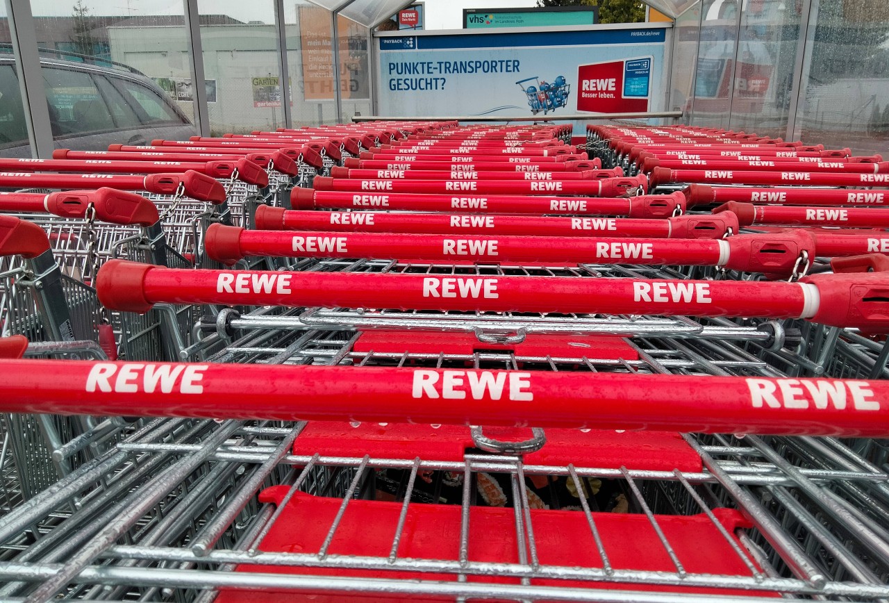 Rewe, Edeka und Co.: Werden die Regeln bei steigenden Corona-Zahlen verschärft? (Symbolbild)