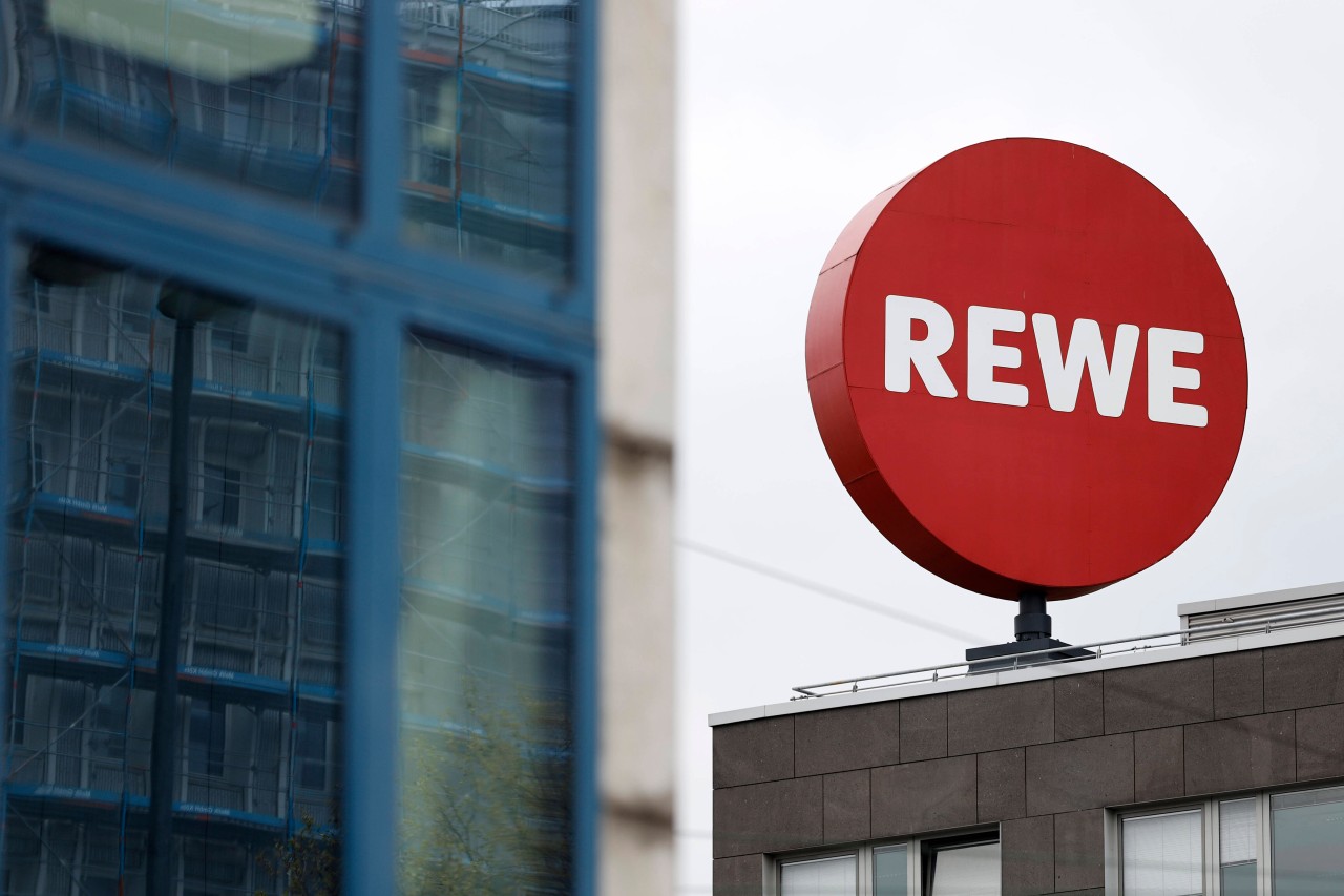 Rewe: Ein Mann hat sich fürchterlich über ein Lieferfahrzeug aufgeregt.