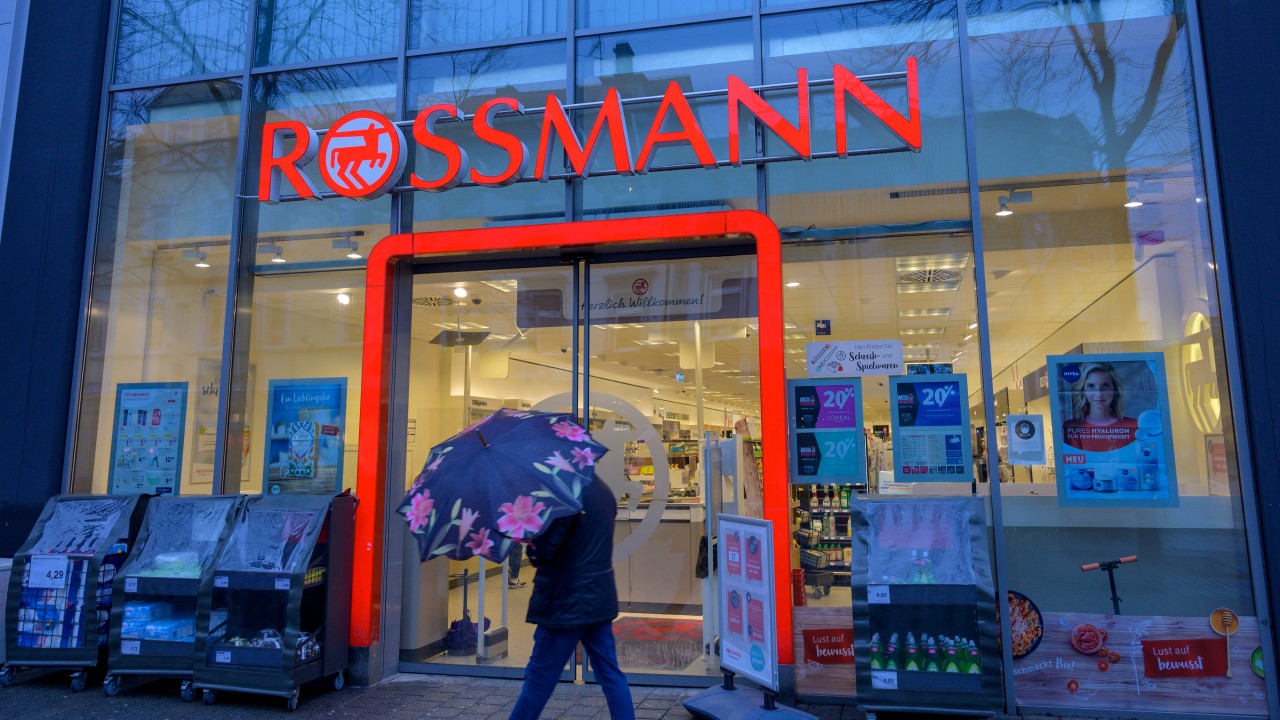 Bei Rossmann ändert sich an der Kasse aktuelle einiges. (Symbolbild)