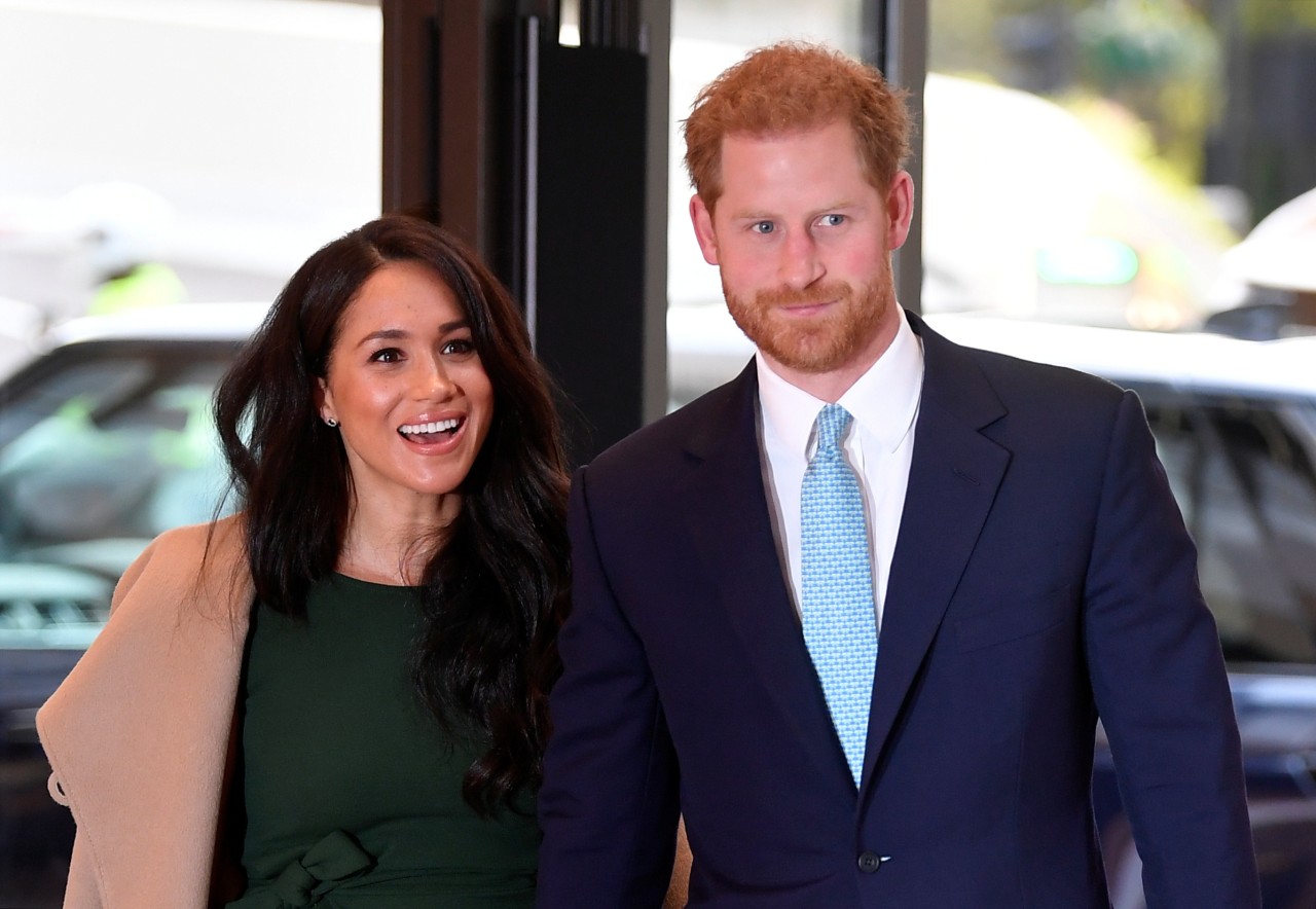 Das Bild von Prinz Harry und Meghan Markle wurde wohl vom kleinen Tisch geräumt.