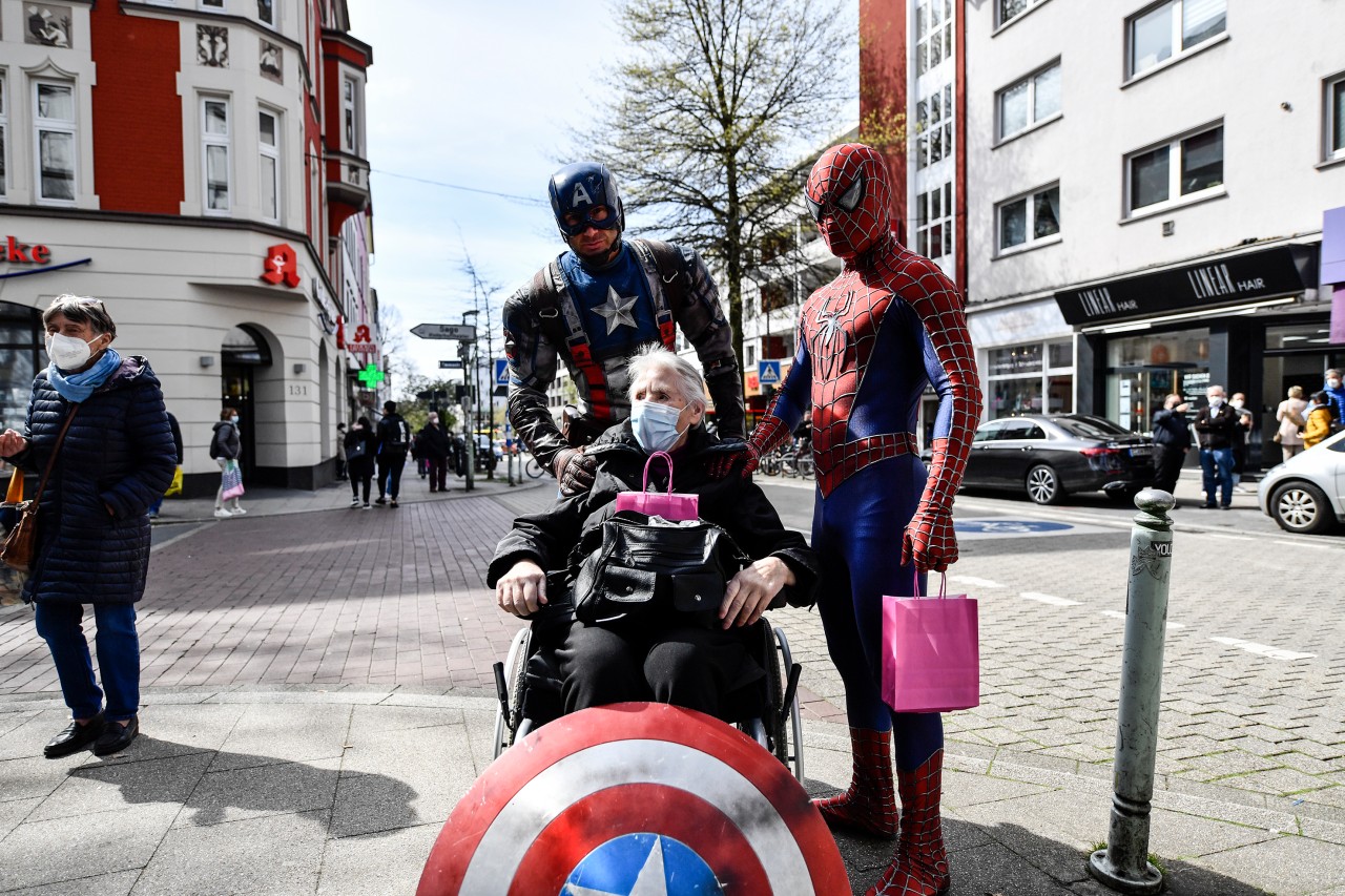 Essen: Egal ob alt oder jung, bei den Essenern kam der Auftritt der Avengers gut an.