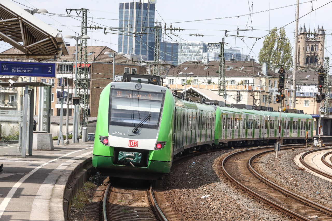 In einer S-Bahn in Dortmund hat ein Mann plötzlich ein Messer gezückt (Symbolfoto).