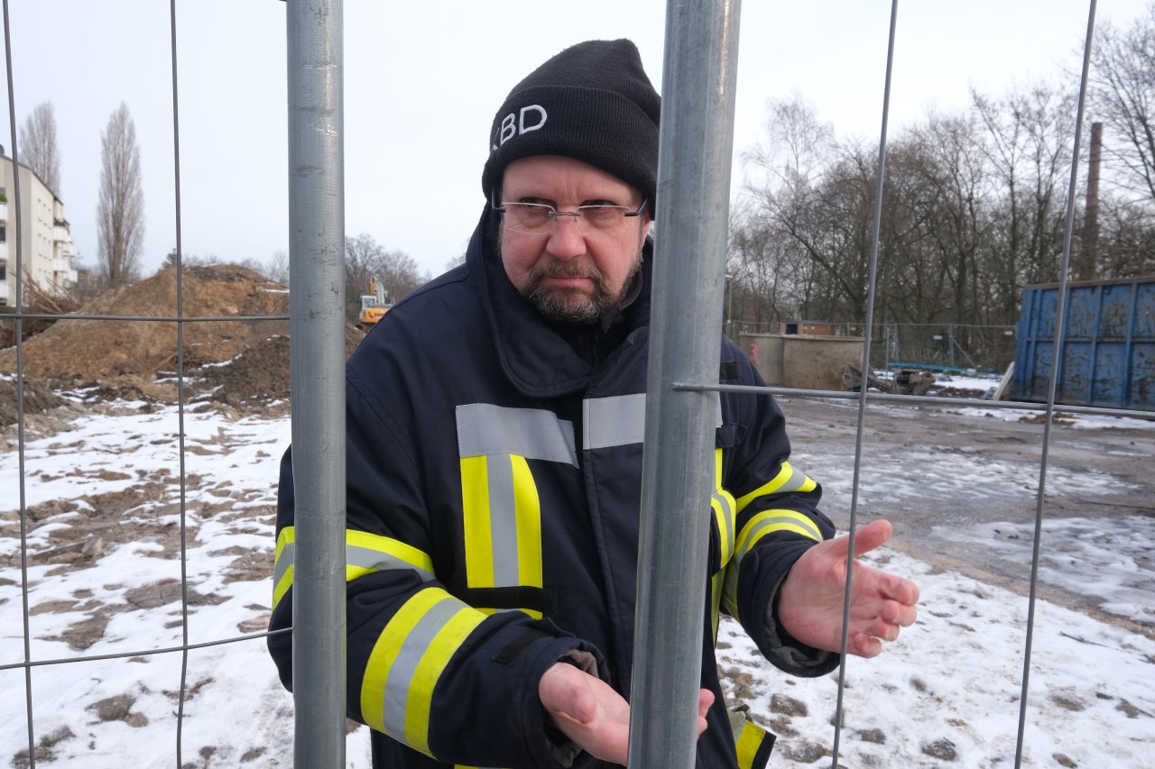 Frank Stommel entschärft die Bombe.