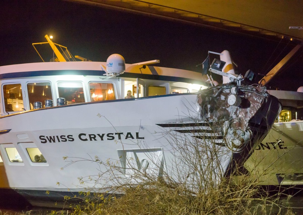 Schiff-unfall-duisburg.jpg