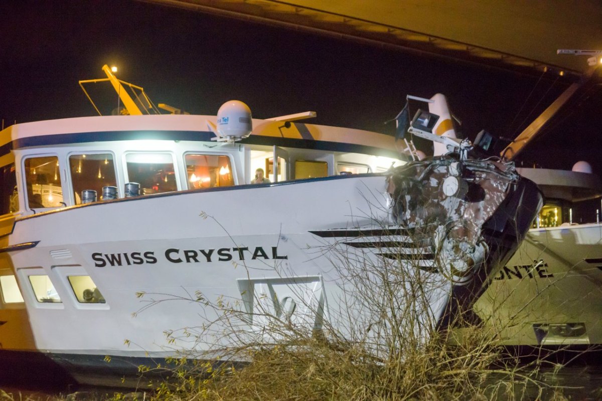 Schiff-unfall-duisburg.jpg