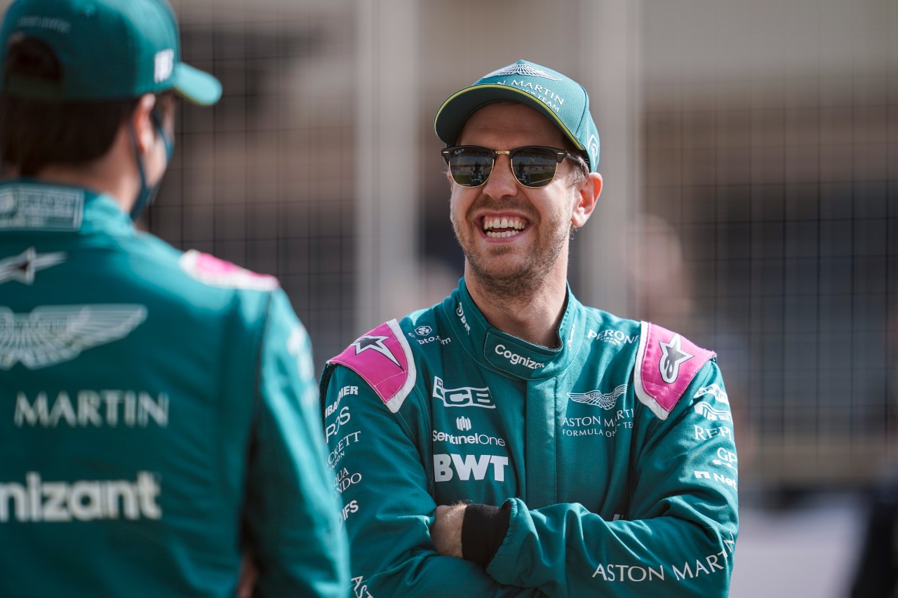 Formel 1: Beim Blick auf sein altes Team hat Sebastian Vettel gut lachen.