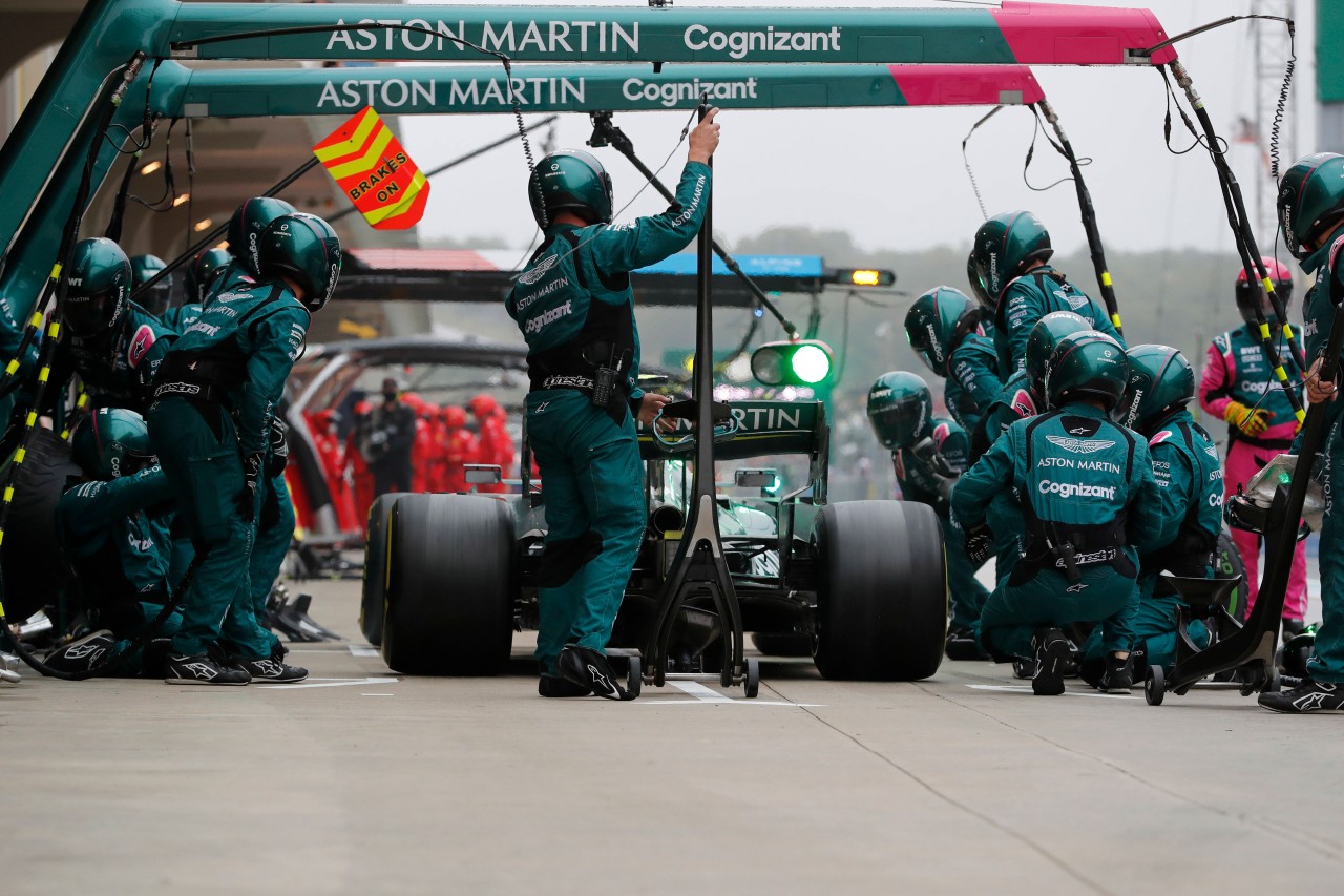 Nach diesem Reifenwechsel fiel Sebastian Vettel weit nach hinten zurück.