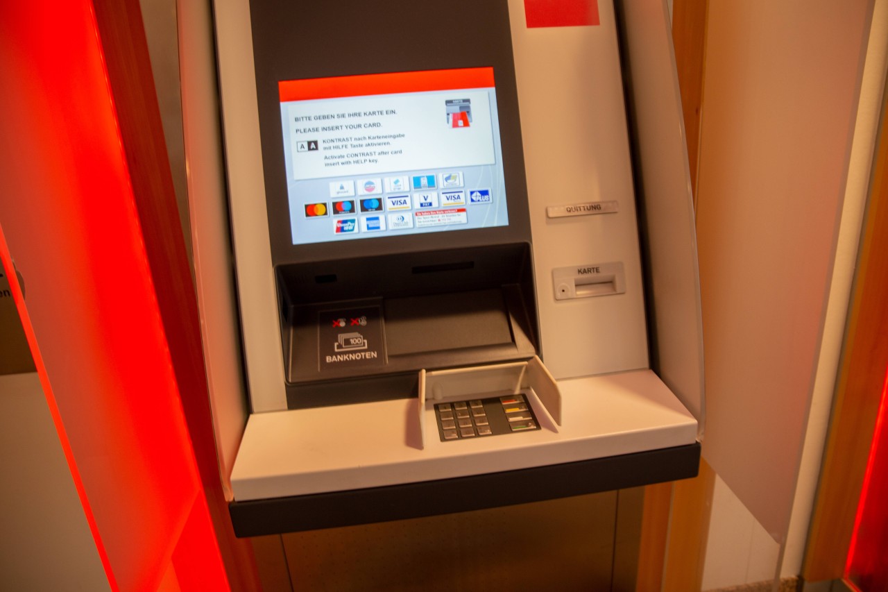 Sparkasse: Wie kommen Kunden weiterhin an ihr Bargeld? (Symbolbild) 