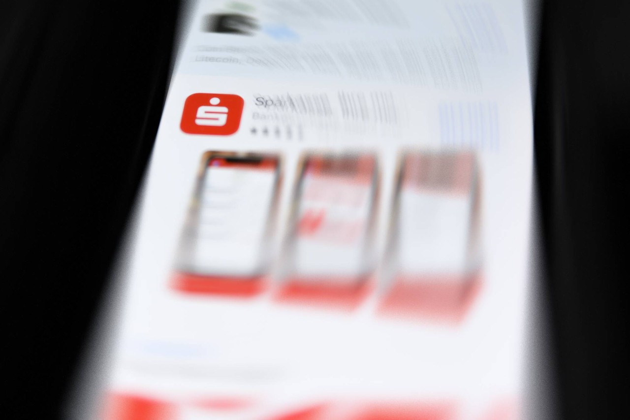 Die Sparkasse hat ihre App erneuert (Symbolbild)