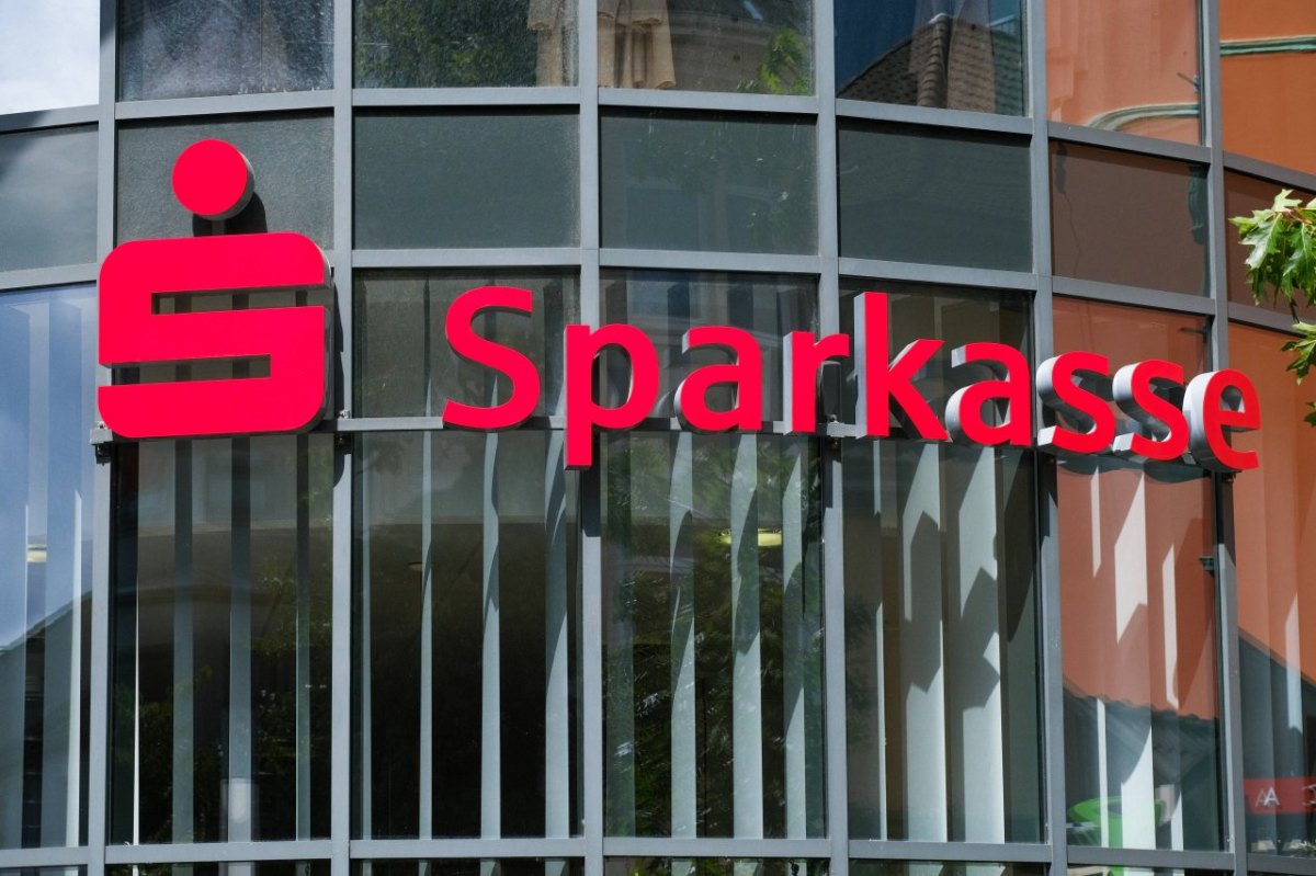 Sparkasse: Großer Ärger für Kunden – Sparer verlieren zusätzlich Geld