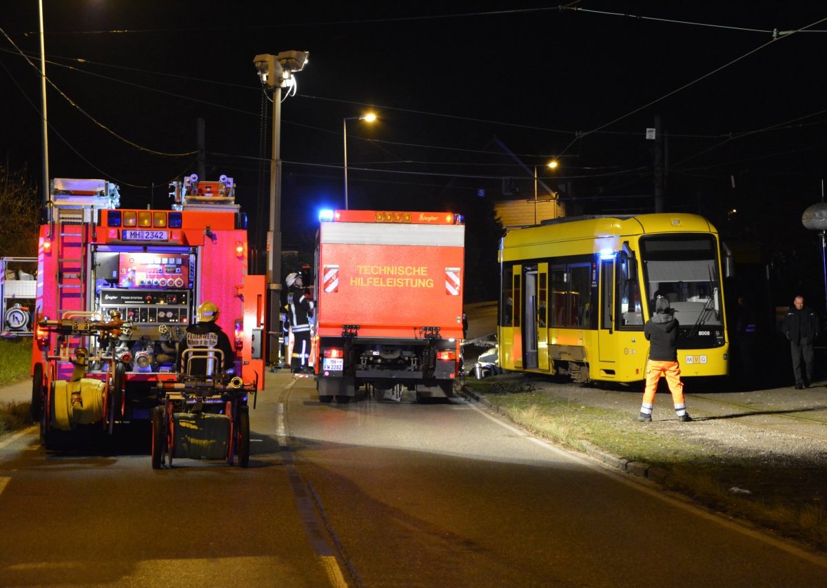 Straßenbahn_Mülheim_entgleist.jpg