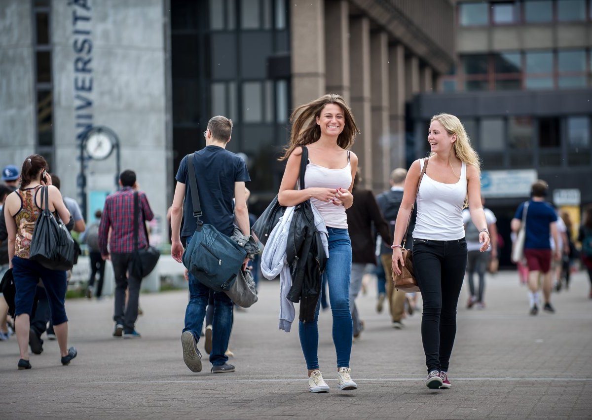 Studentinnen Ruhr-Uni Bochum.jpg