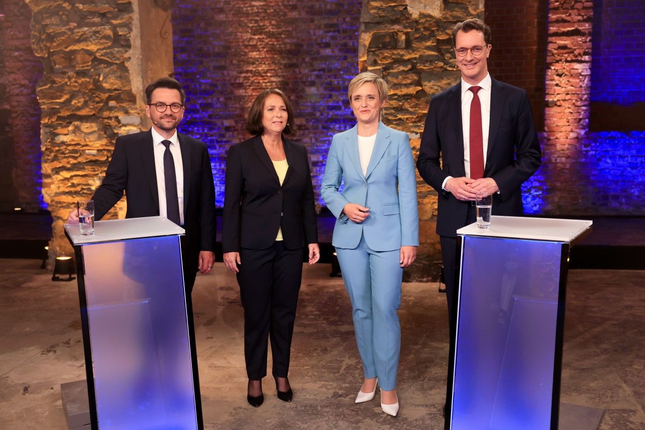 TV-Duell im WDR: Thomas Kutschaty (links), Hendrik Wüst und die Moderatorinnen und WDR-Chefredakteurinnen Ellen Ehni (rechts) und Gabi Ludwig.