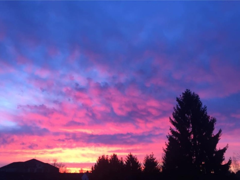 In Oberhausen leuchtet der Himmel in vielen Farben.