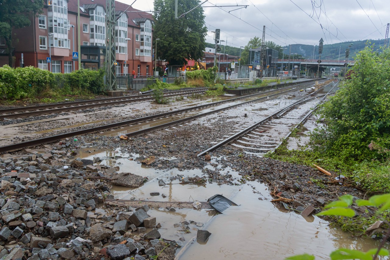 Unwetterkatastrophe in NRW: So steht es um die Bahngleisen in Hagen-Hohenlimburg.