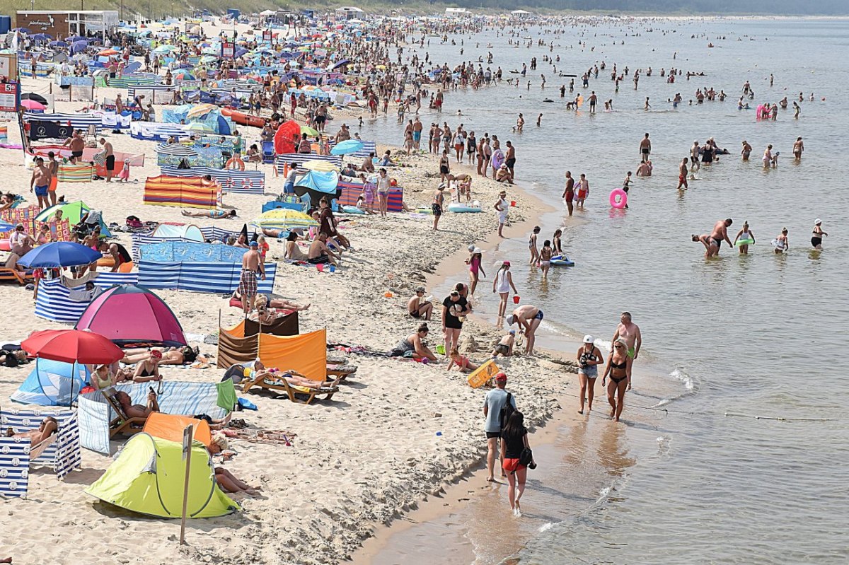 Urlaub an der Ostsee: Pärchen hat Sex am Strand.