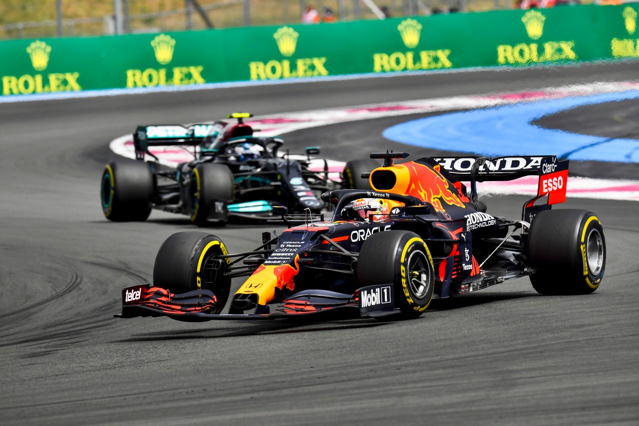 Verstappen zog mit frischen Reifen an Bottas vorbei.