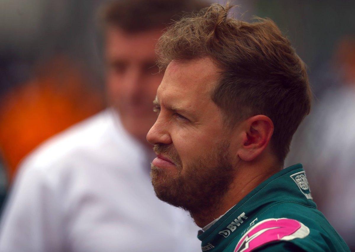 Vettel-Aston Martin.jpg