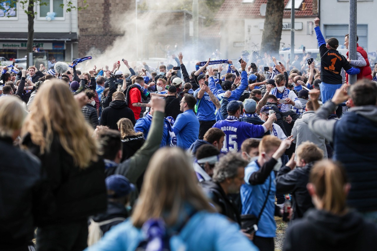 Geschafft: Der VfL Bochum ist zurück in Liga 1! Und DIESE Gratulation lässt nicht nur Fans emotional werden...