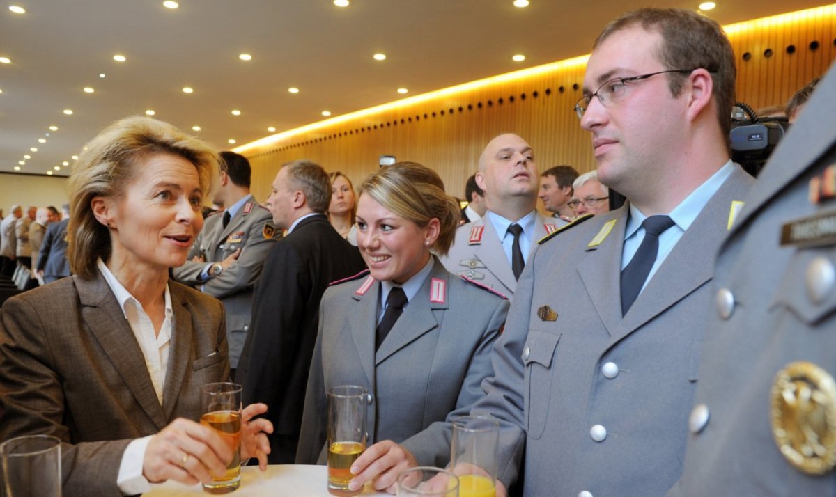 Von-der-Leyen_Bundeswehr.jpg