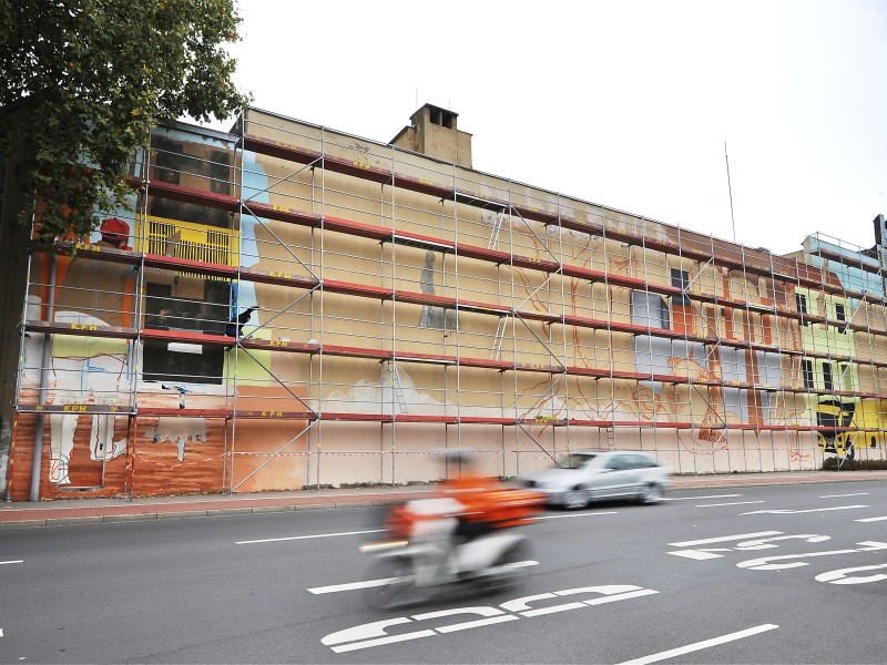 Blick auf die Fassade des ehemaligen Frauengefängnisses 