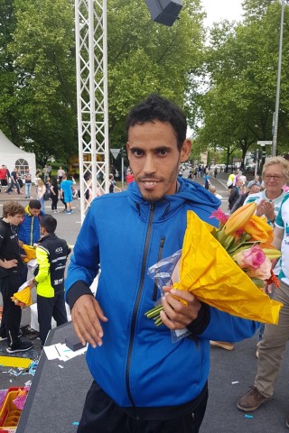 Abid Ezamzami gewinnt den Vivawest-Marathon.