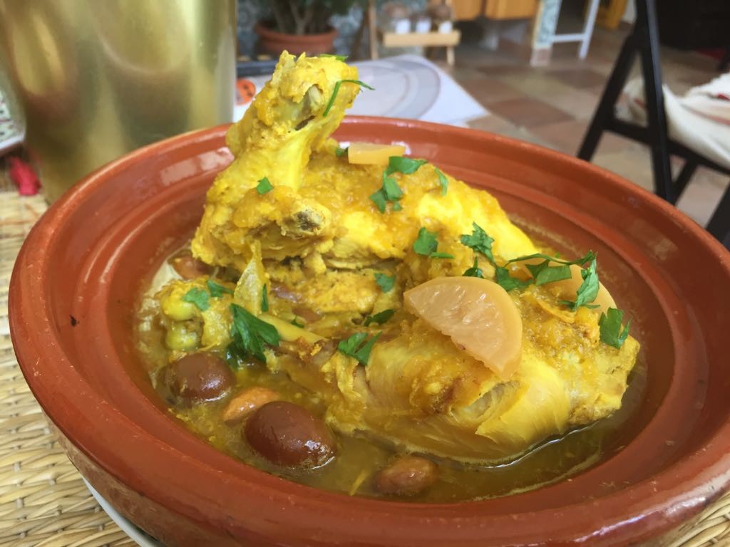 Die Hähnchen-Tajine ist sehr lecker.