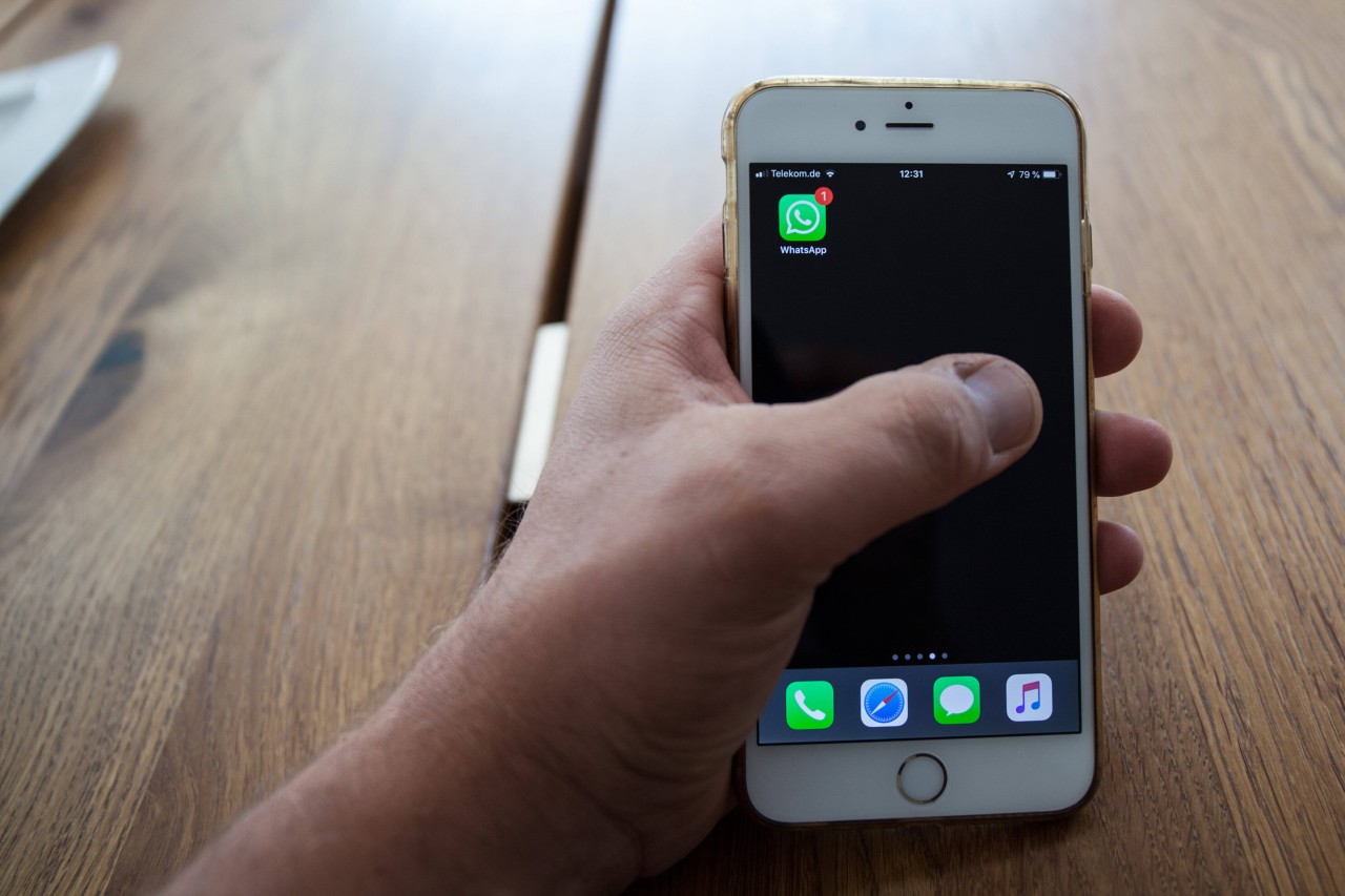 Whatsapp: Wenn du Fotos verschicken möchtest, musst du auf ein bestimmtes Symbol achten. (Symbolbild)