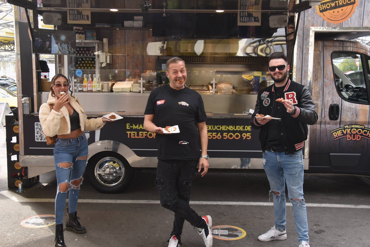 Am 16. April posierte Willi Herren noch mit Tochter Alessia und Sohn Stefano vor dem Foodtruck.