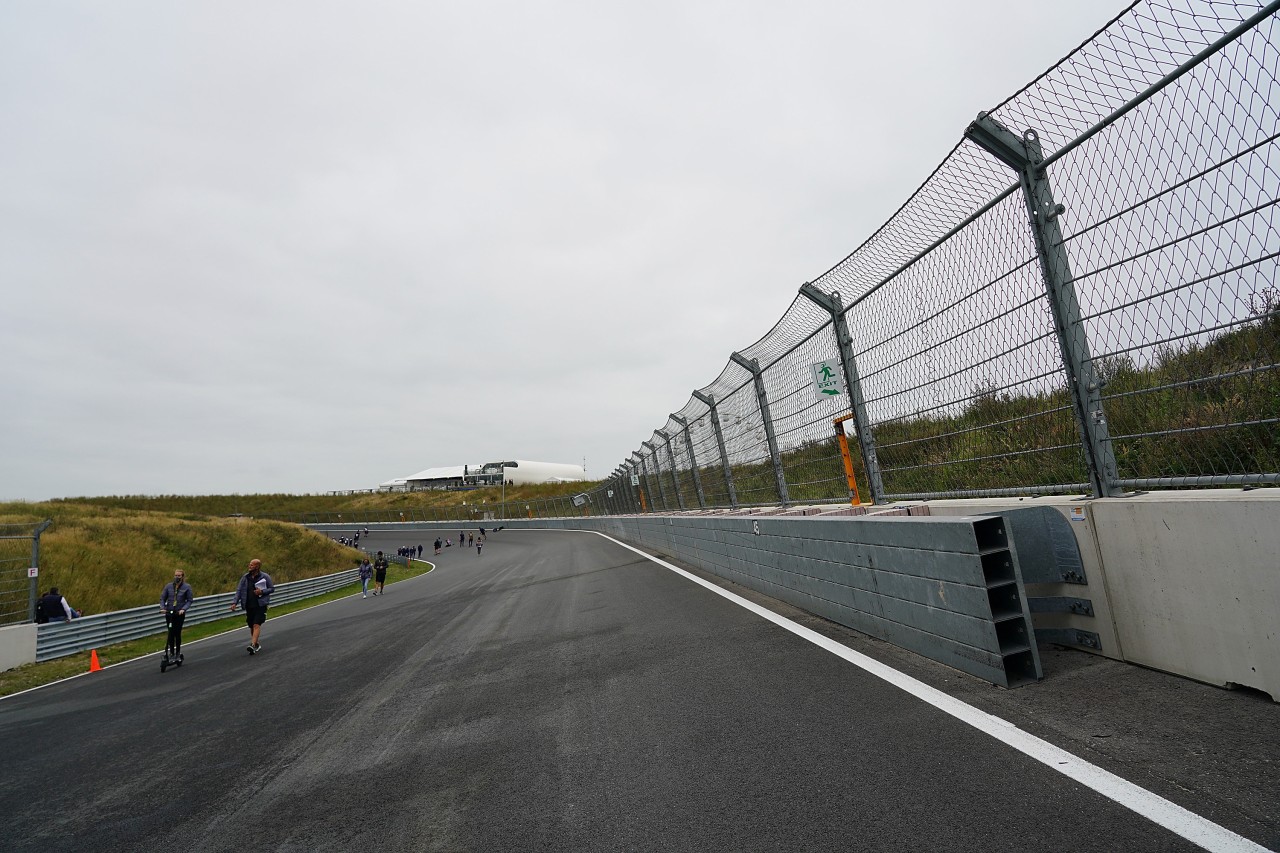 Die ominöse Steilkurve in Zandvoort.