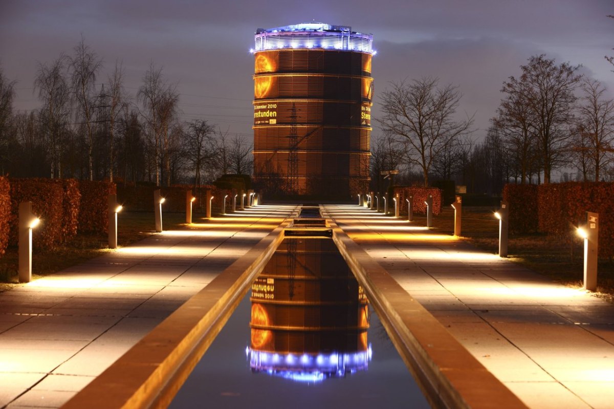 a Gasometer Oberhausen.jpg