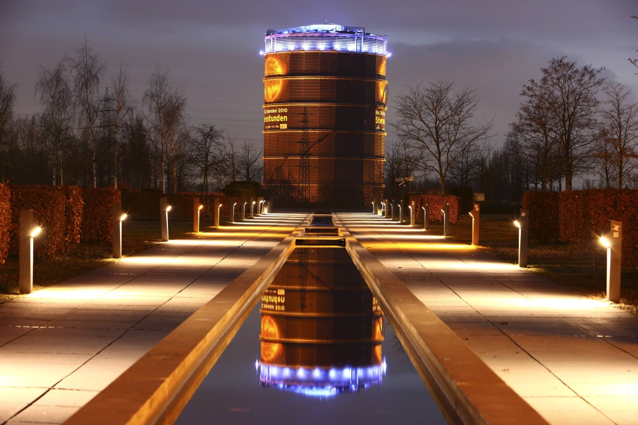 Derzeit können Menschennachts am Gasometer in Oberhausen nachts ein seltsames Phänomen beobachten. Was steckt dahinter? (Symbolbild)