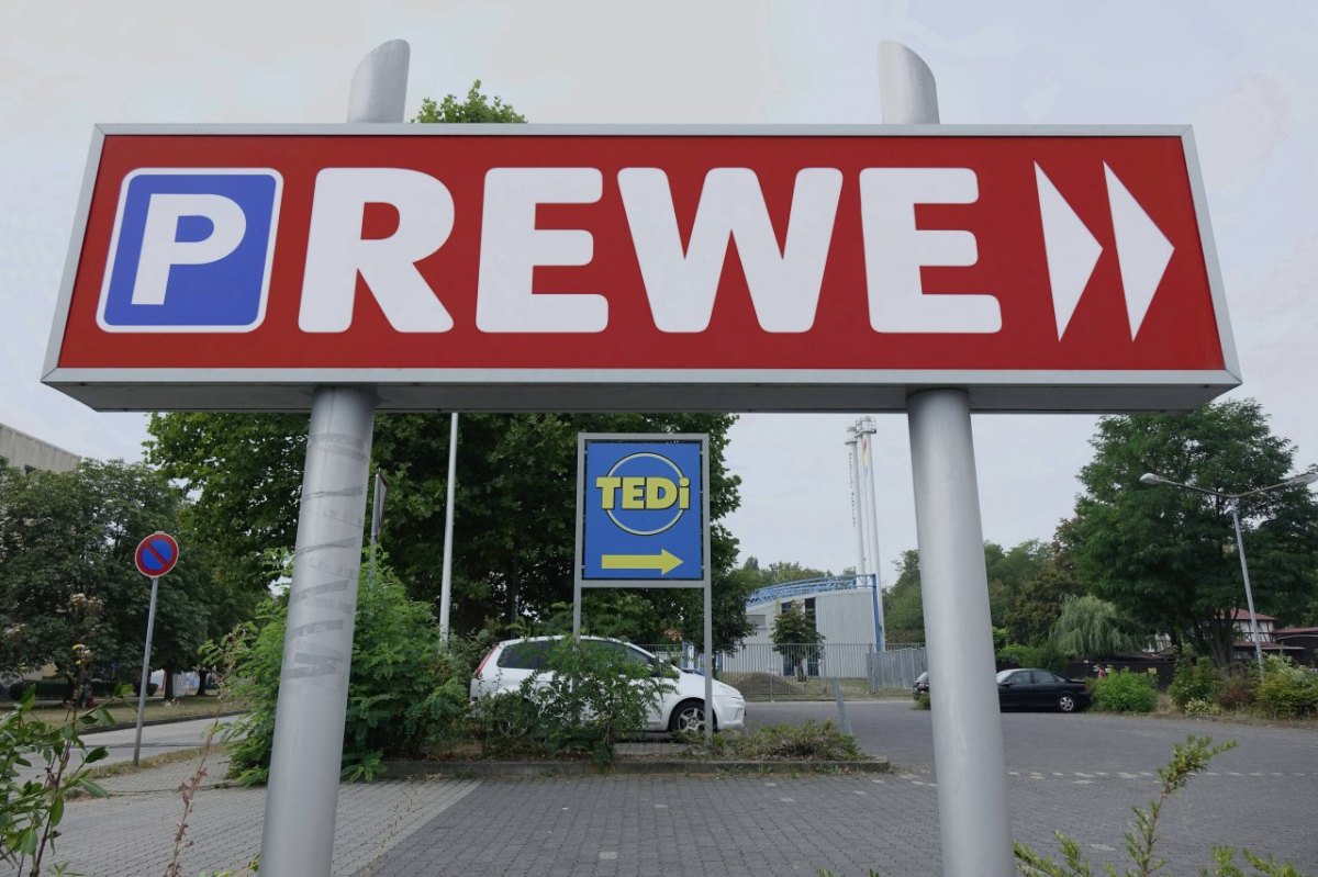 a rewe parkplatz.jpg