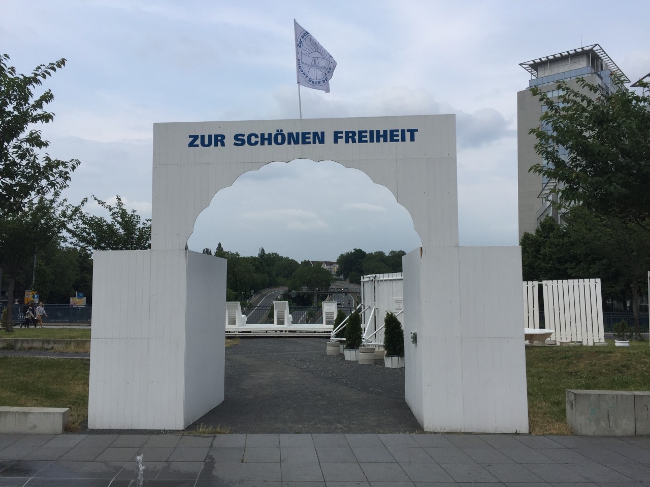 „Zur schönen Freiheit“: Hier am Hauptbahnhof finden derzeit kostenlose Kulturprogramme statt. Den „Naherholungsort“ können Interessierte rund um die Uhr besuchen. 