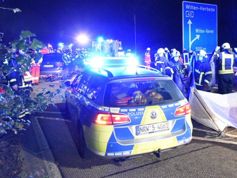 Die Rettungskräfte rückten zu einem Großeinsatz aus.