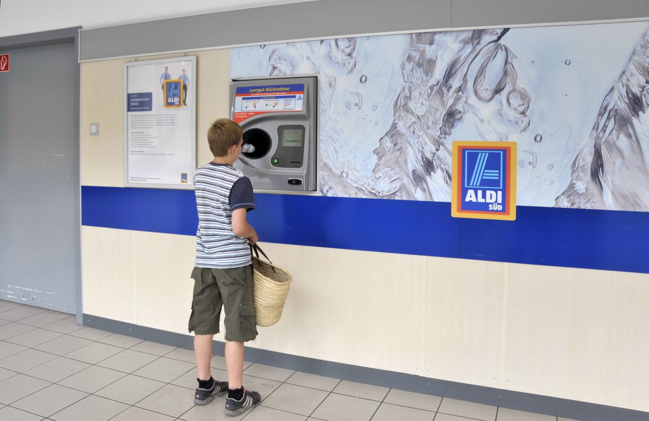 Bei Aldi, Kaufland oder auch Edeka müssen Kunden sich demnächst auf neue Pfand-Bedingungen einstellen.