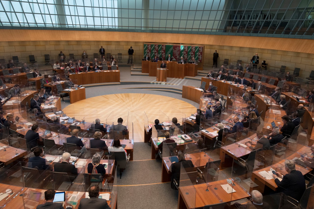 „Alles dicht machen“ in NRW: Eine Diskussion über die Corona-Aktion eskalierte völlig. (Symbolbild)