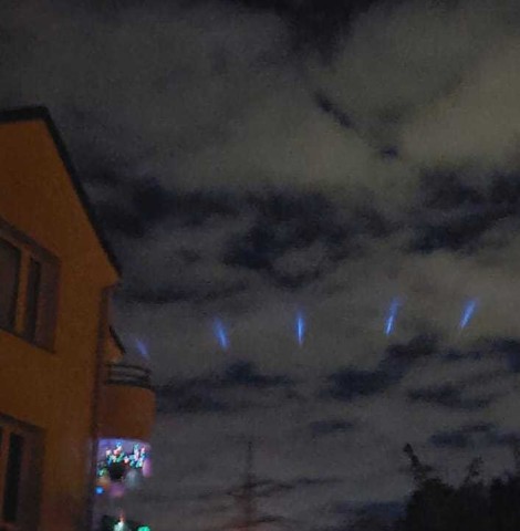 Mysteriöse Lichter am Essener Himmel.