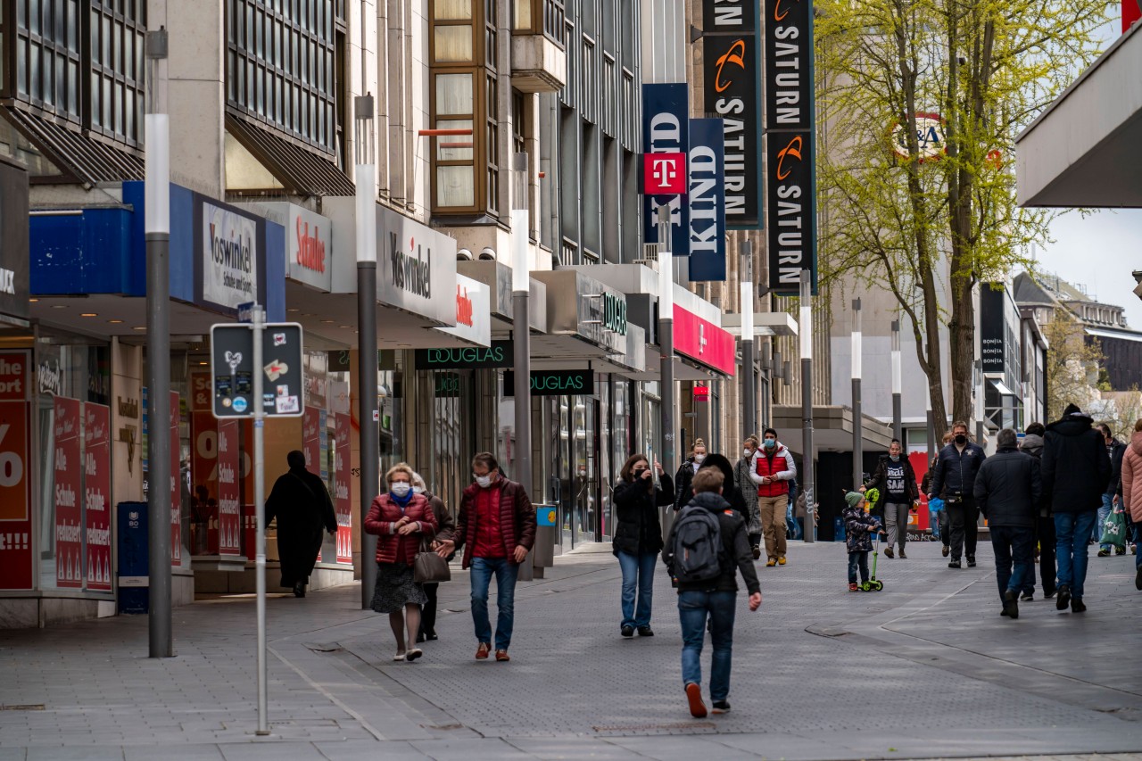 In der Innenstadt von Bochum zieht ein besonderer Mann regelmäßig die Aufmerksamkeit auf sich. (Symbolbild)