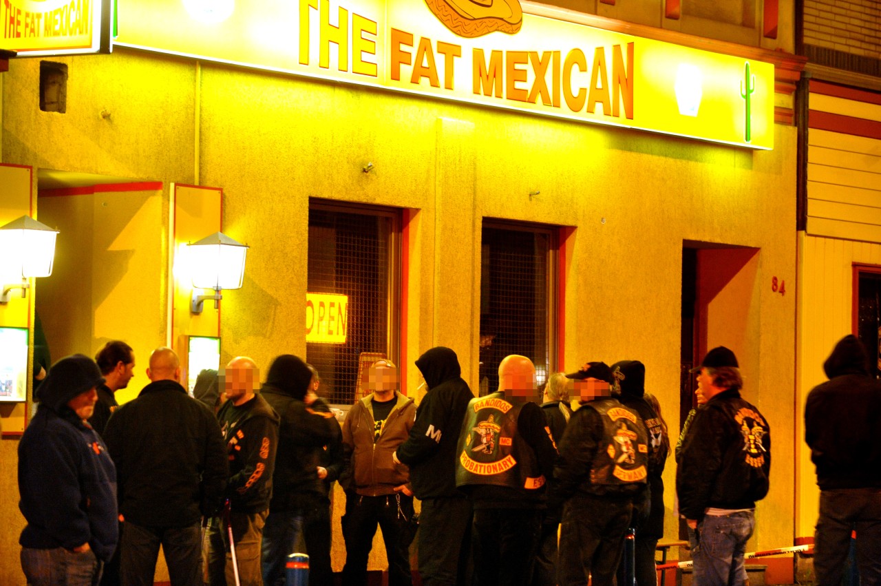 Dusburg, 8. Oktober 2009: Vor dem Bandidos-Vereinsheim wurde Bandidos-Mitglied Rudi heinz Elten erschossen.