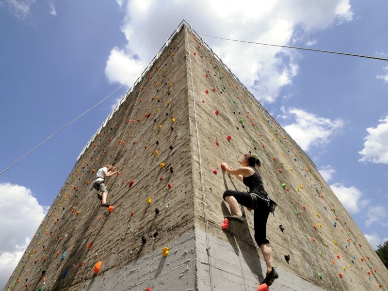 bunker im ruhrgebiet - hochbunker Rudolf-Schock-Straße Duisburg-Hochfeld, heute Kletterturm