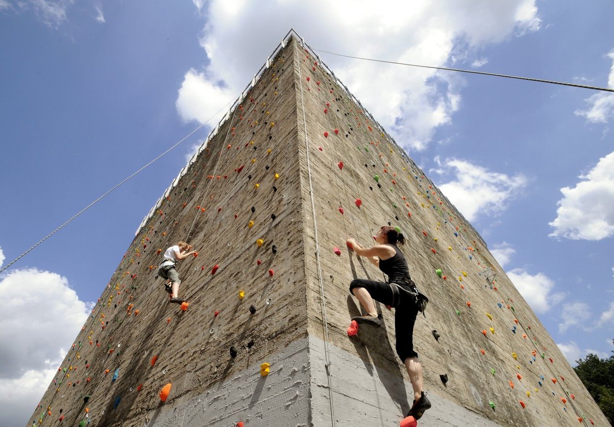 bunker im ruhrgebiet - hochbunker Rudolf-Schock-Straße Duisburg-Hochfeld, heute Kletterturm