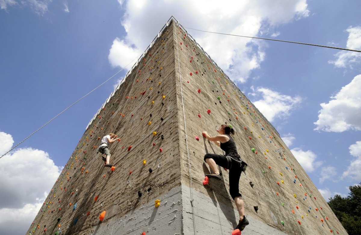 bunker im ruhrgebiet - hochbunker Rudolf-Schock-Straße Duisburg-Hochfeld, heute Kletterturm