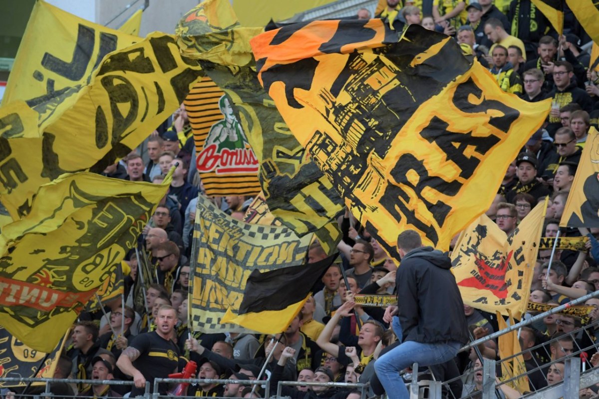 bvb-borussia-dortmund-fans