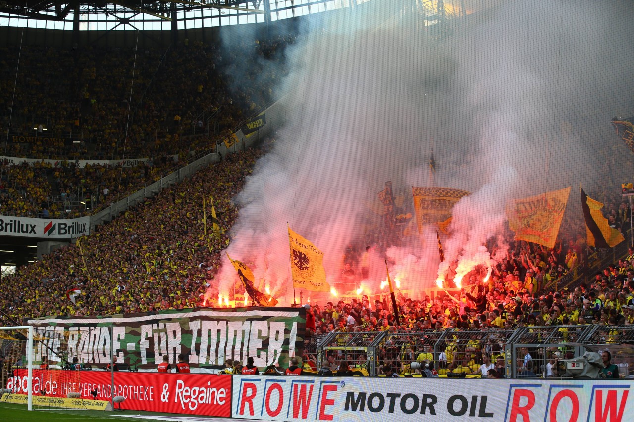 BVB-Ultras zündeten gegen Stuttgart viele Bengalische Feuer.