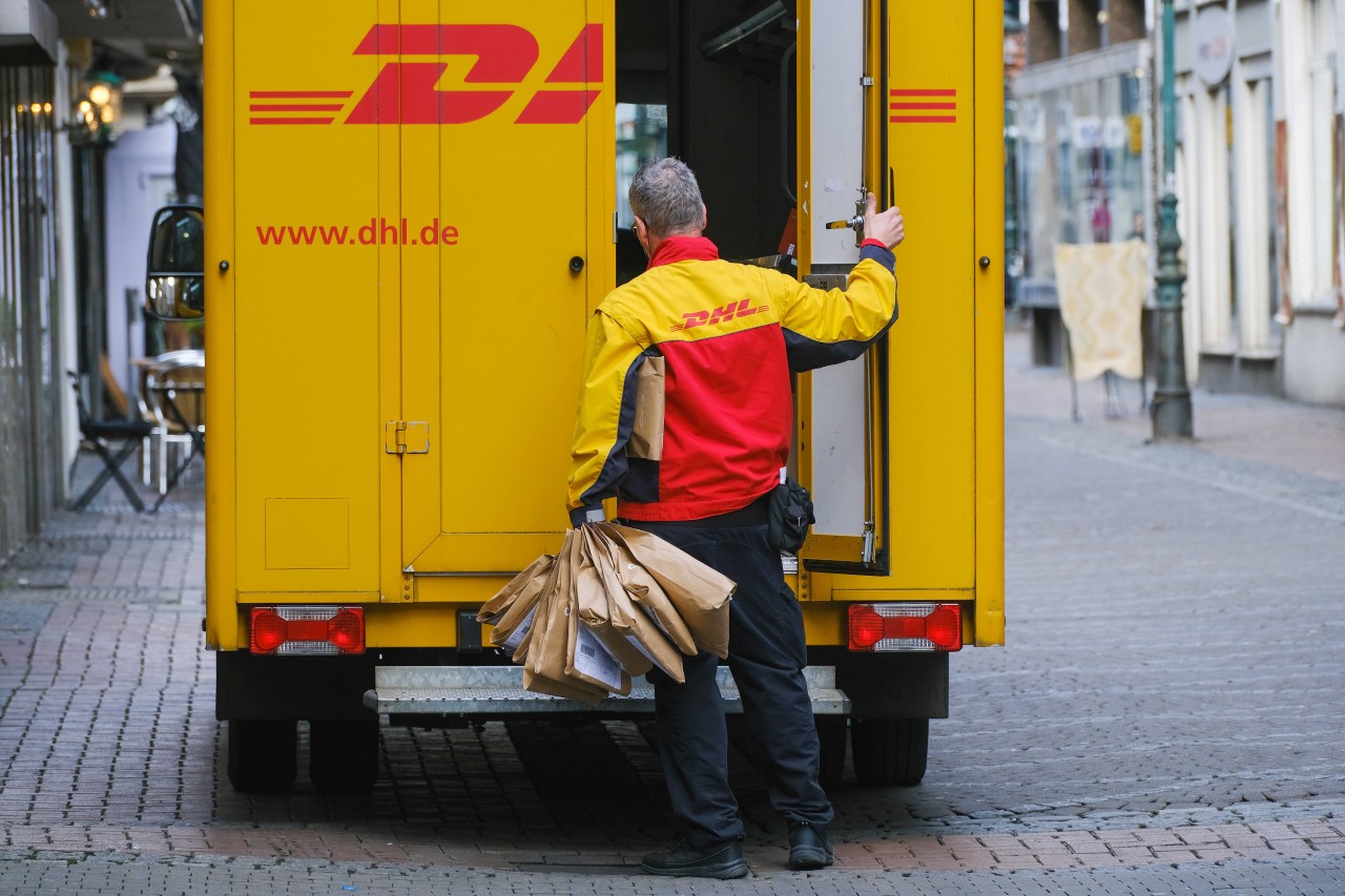 Die Deutsche Post dreht an der Preisschraube. SIE trifft das besonders hart. 