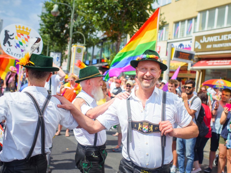 Beim CSD geht alles: auch Tracht. 