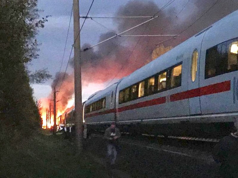 510 Fahrgäste wurden in Sicherheit gebracht und mit Bussen nach Montabaur gebracht. 