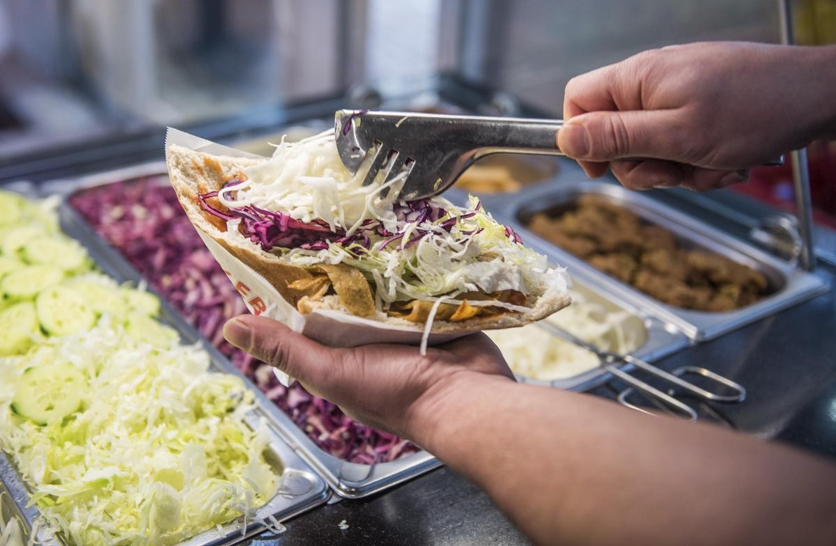 Duisburg: „Tip.Top“ will mit dem veganen Döner die Gaumen der Kunden erobern. 